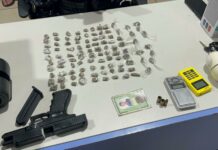 Tráfico droga um arma falsa e dinheiro